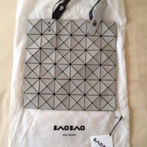 Issey Miyake Tote (Lucert Basic Bag) / Never used / tags
